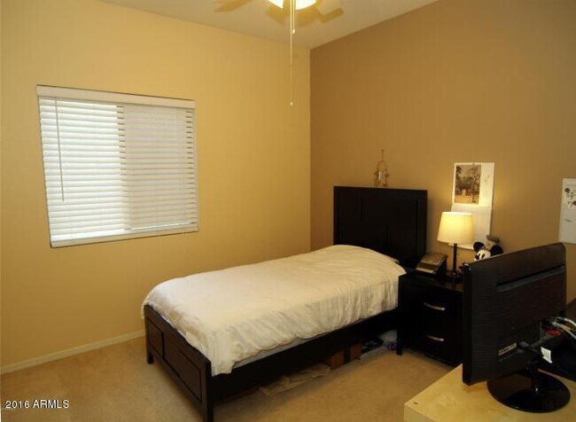 Building Photo - 2633 E Riviera Dr