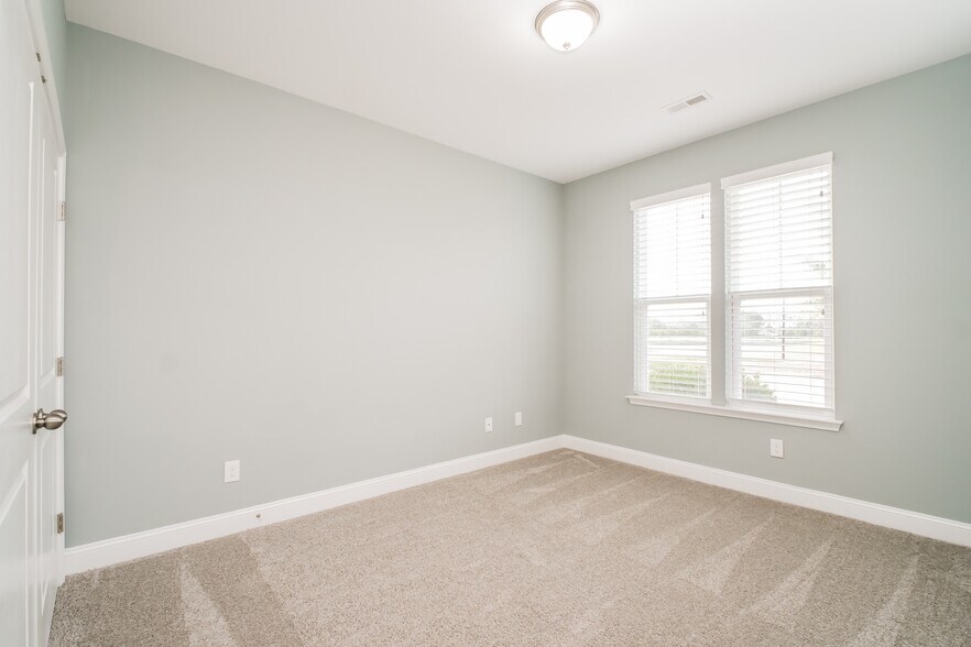 Building Photo - 49 Highland Forest Cir