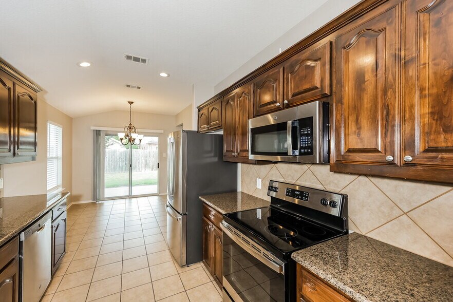 Building Photo - 2105 Charmion Ln