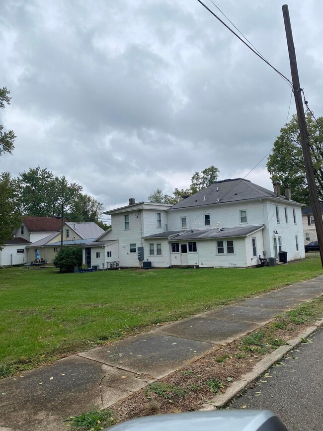 Building Photo - 203 E Reynolds St