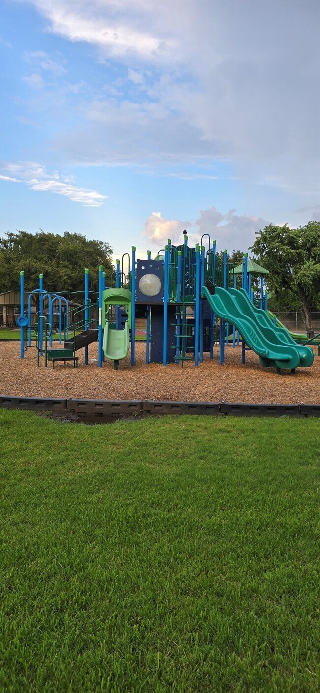 Building Photo - 11114 Opatrny Meadows Ln