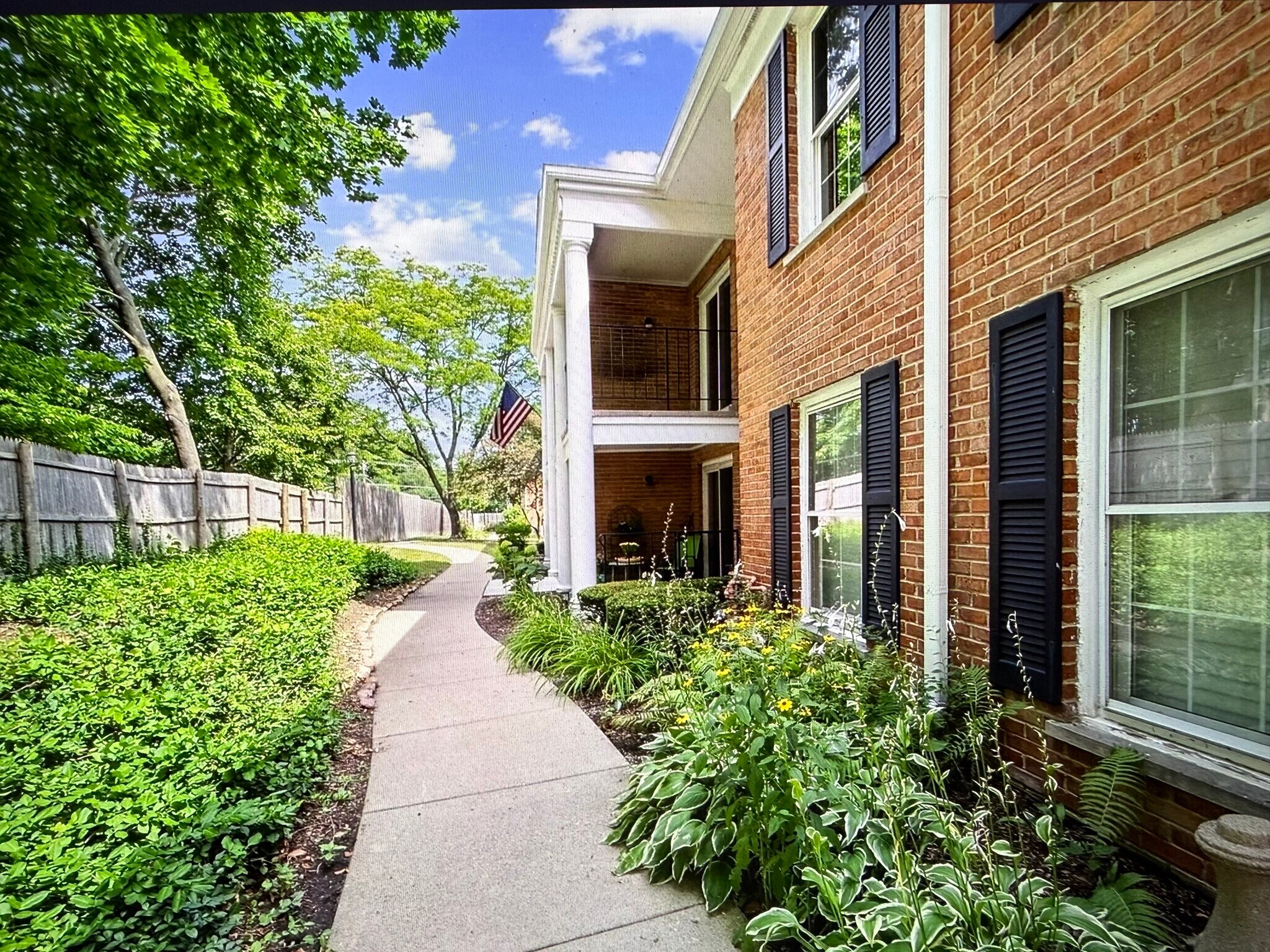 Building Photo - 520 Shorely Dr