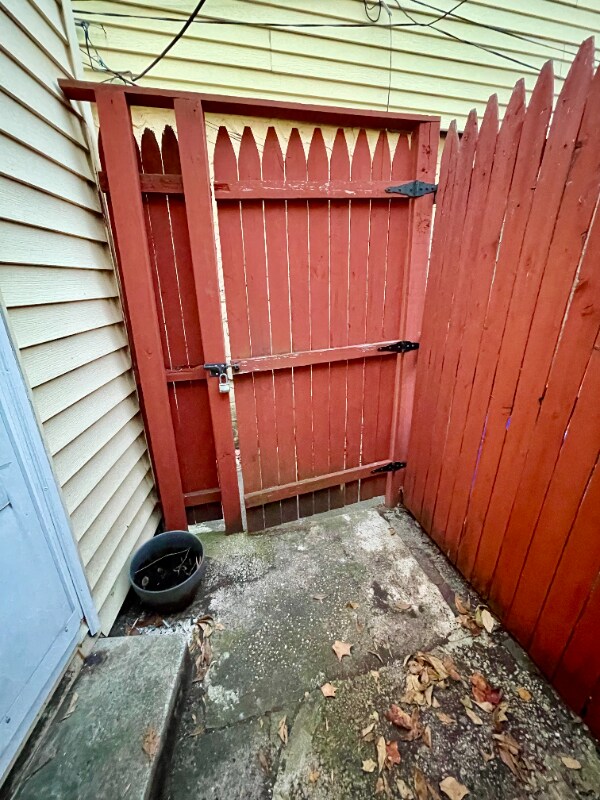 Building Photo - 2606 E Madison St