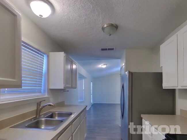 Building Photo - 820 Oak Grove Ln