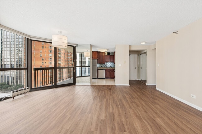 Building Photo - 33 W Delaware Pl