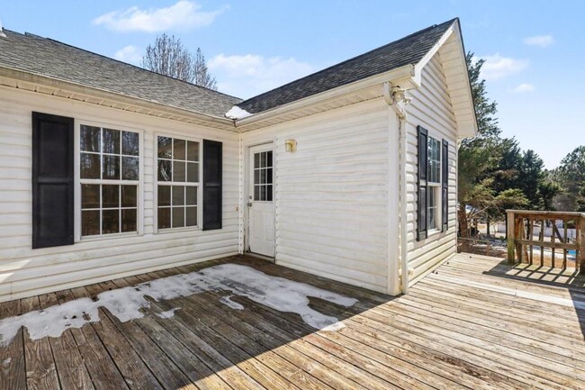 Building Photo - 386 Hill Rd