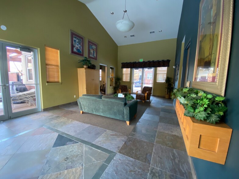 Building Photo - 5677 E Park Pl Ave