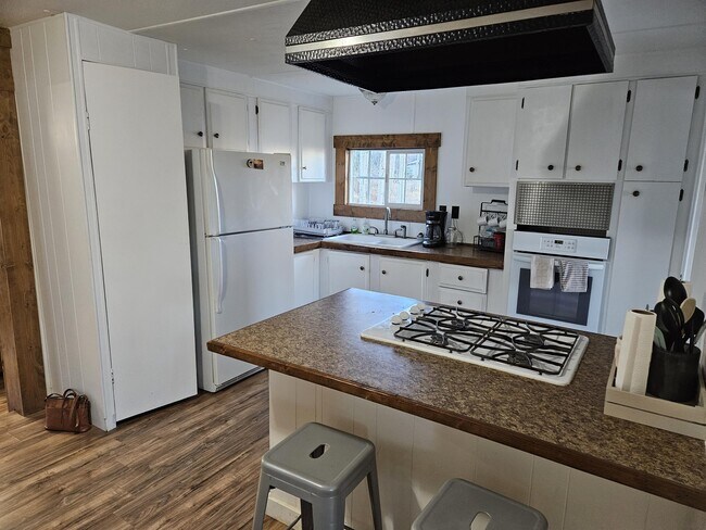 Building Photo - 2006 WY-352