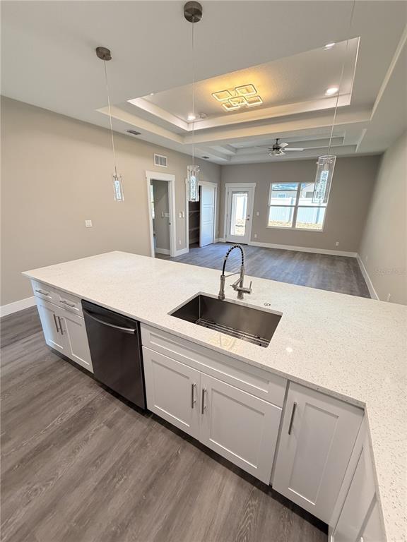 Building Photo - 10 Lyons Pl