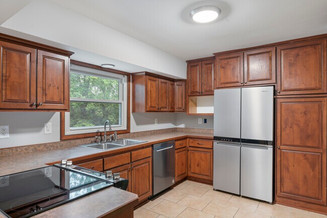 Building Photo - 1437 Wisconsin Ave N