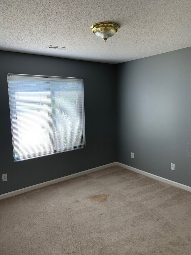 Building Photo - BEAUTIFUL 2 BED/ 2 BATH CONDO AVAILABLE NOW