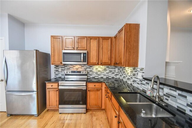 Building Photo - 2201 Landing Walk Dr