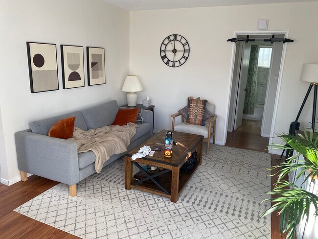 Living Room - 545 N Hoover St