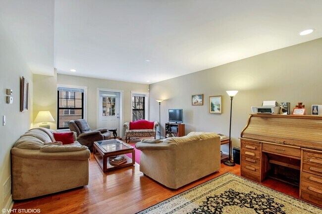 Building Photo - 6300 N Rockwell St