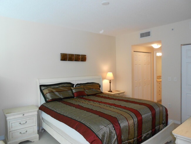 Building Photo - 625 Casa Loma Blvd