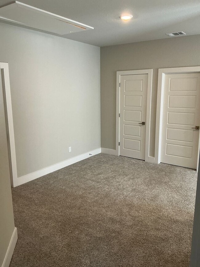 Building Photo - 4/2/2 GODLEY ISD - Two Story Home - Fireplace