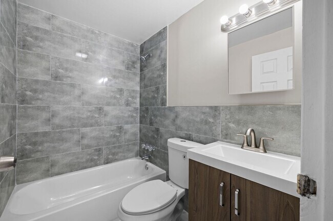 Building Photo - 551 Avon St