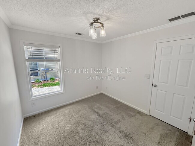 Building Photo - 3755 Pine Village Pl