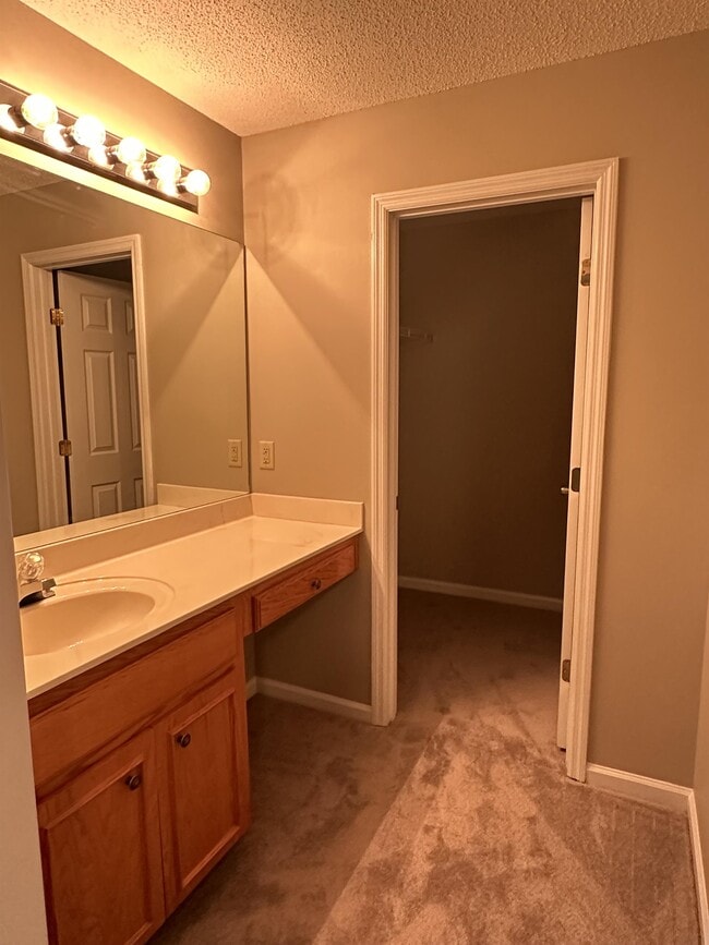 Building Photo - 2004 Chestnut Ave