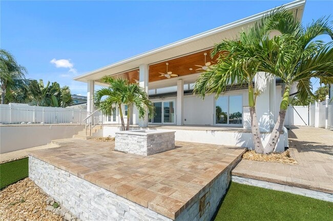 Building Photo - 3924 Versailles Dr