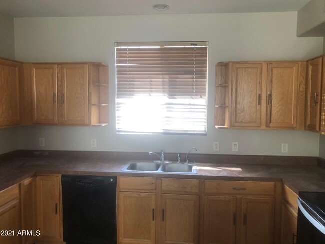 Building Photo - 320 W Mountain Sage Dr