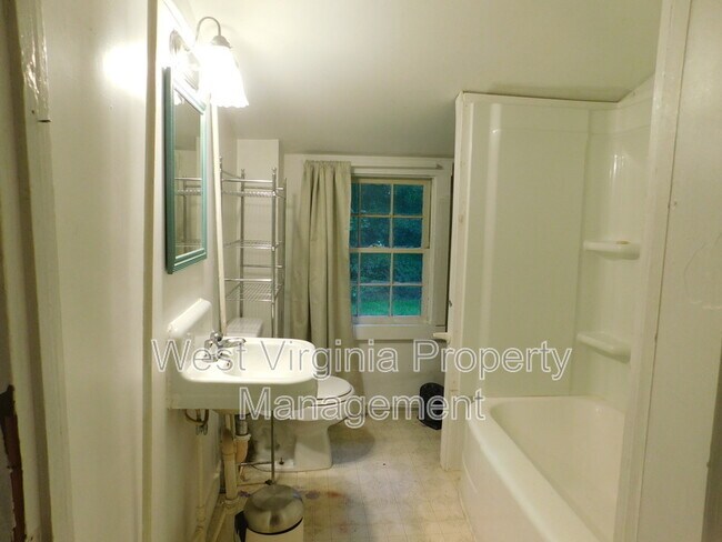 Building Photo - 186 Benedict Ln