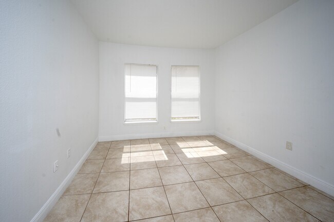 Building Photo - Gated Club Cortile 3/2 Condo 1st-Floor In-Unit Laundry