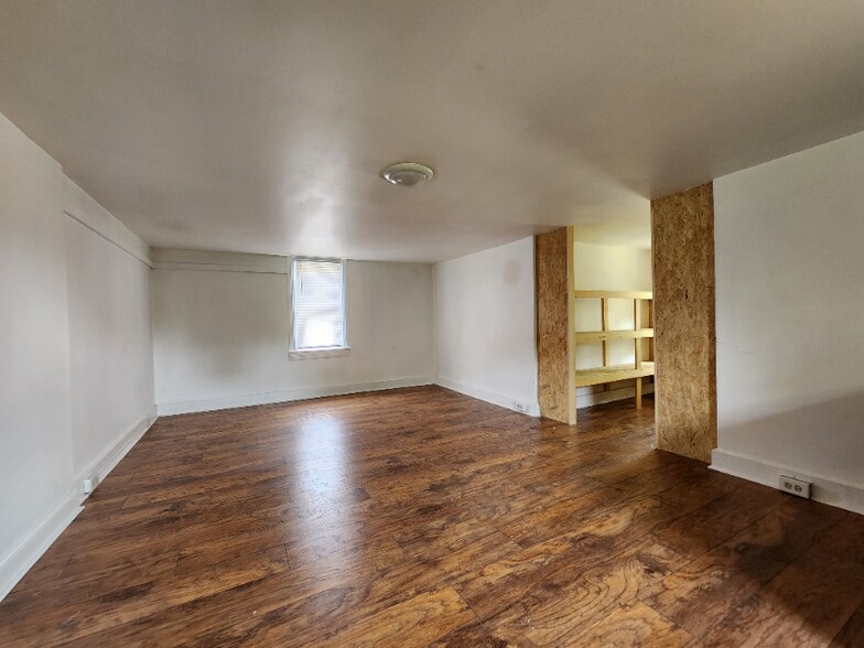 Building Photo - 248 S Hellertown Ave