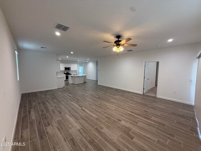 Building Photo - 2342 W Sheridan Ave