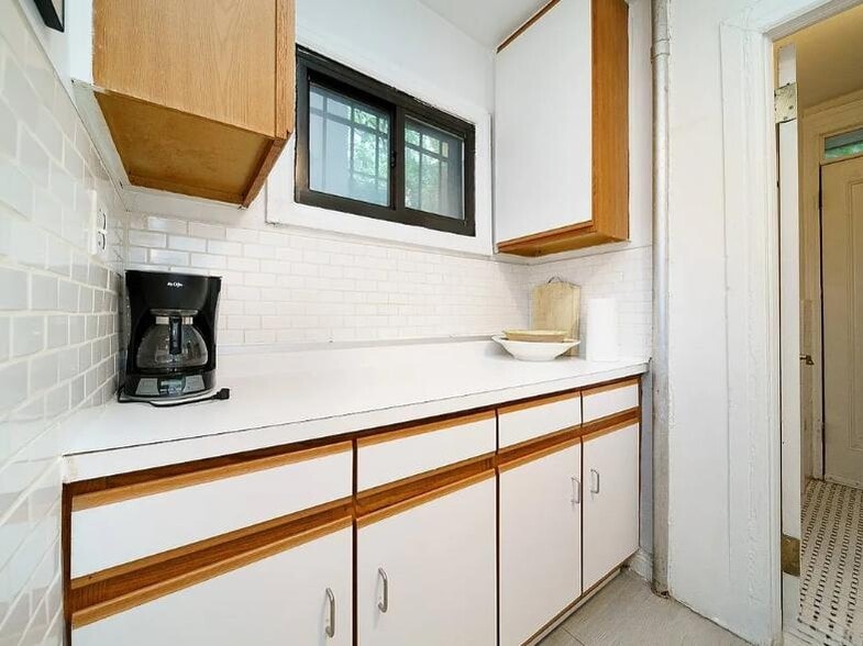 Building Photo - 51 W 88th St