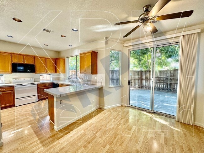 Building Photo - 3059 Carousel Cir