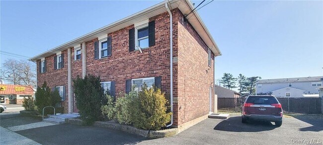 Building Photo - 2420 Bennett Ave