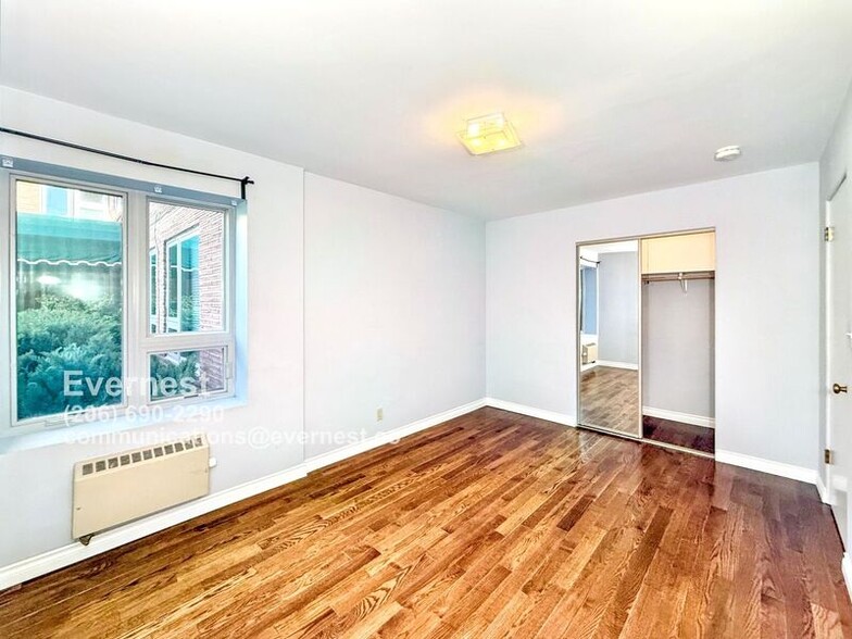Building Photo - 530 W Olympic Pl