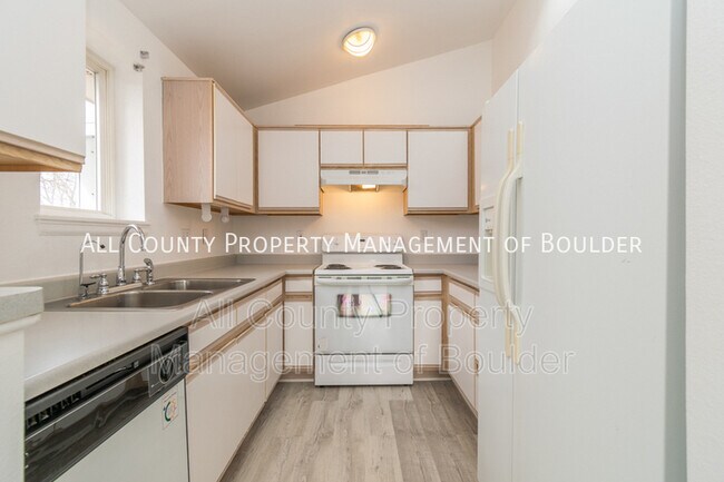 Building Photo - 4390 Laguna Pl