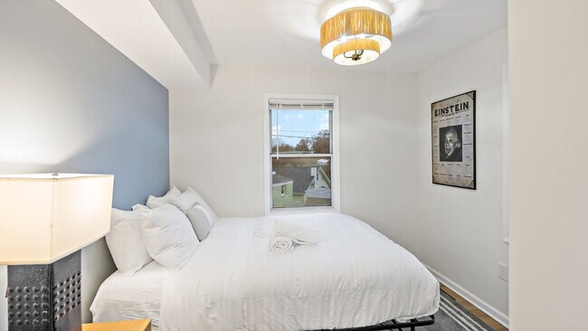 Building Photo - 5545 Davey St