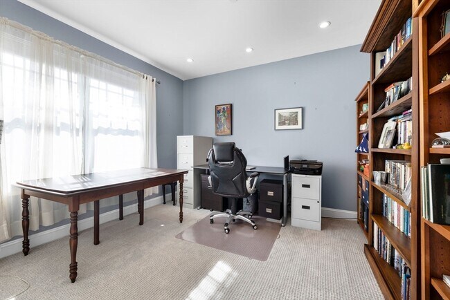 Building Photo - 10 Vernon St