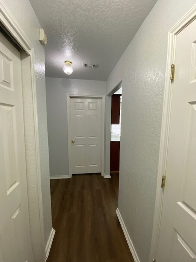 Building Photo - Spacious 3BR/2.5BA Home in San Antonio