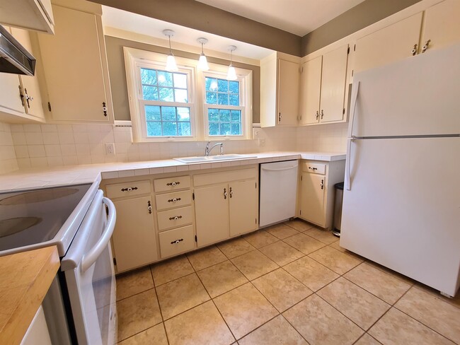 Building Photo - 1103 1st St NW