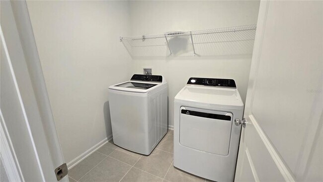 Building Photo - 2159 Chris Dr