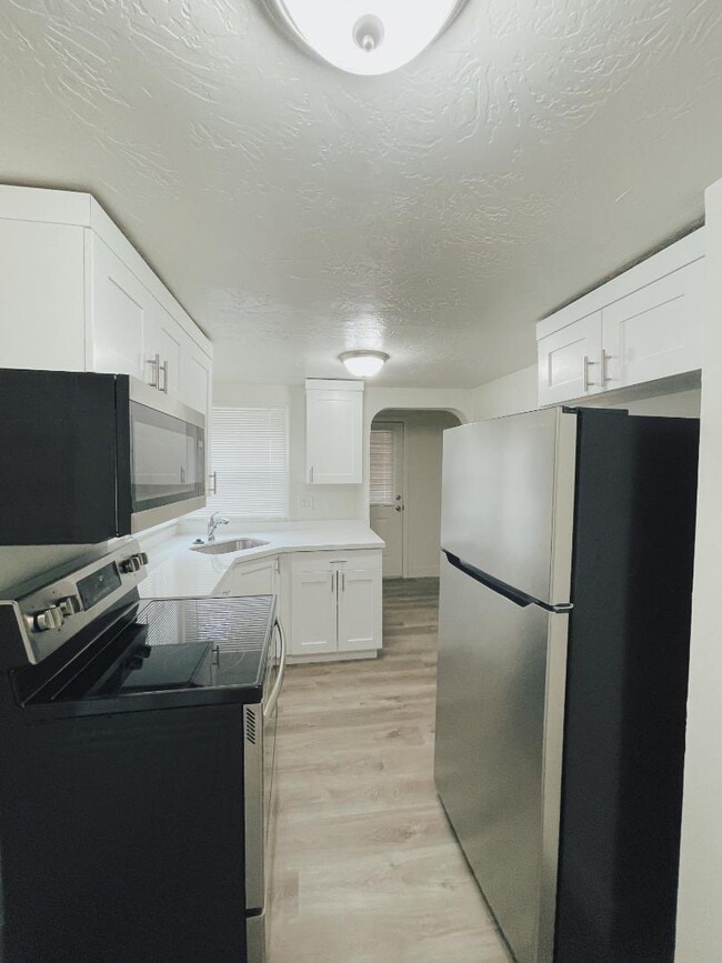 Building Photo - Available Now — 1 BR / 1 BA Creekside Duplex Unit in Millcreek — $1,200/mo