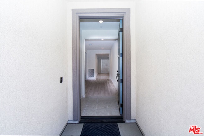 Building Photo - 10922 Mesa Ct