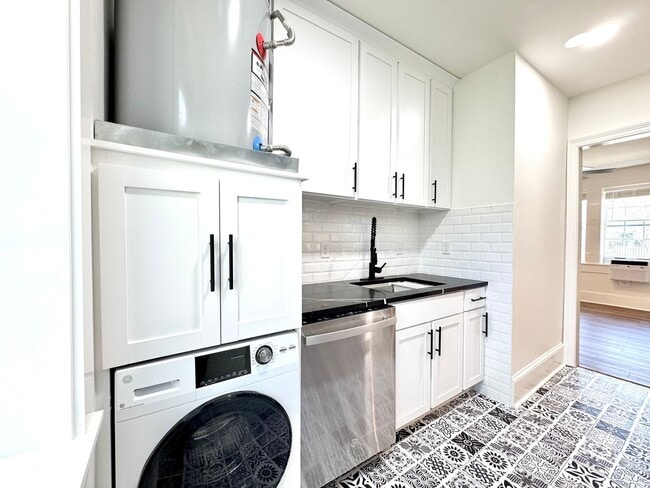 Building Photo - The Gladiola – Newly Renovated Luxury Living Near LSU Lakes