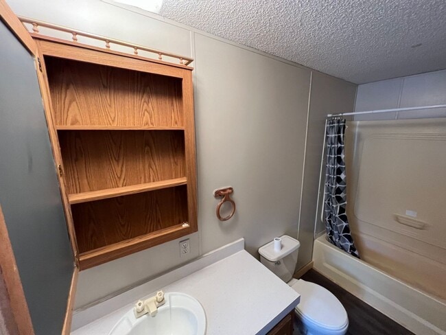 Building Photo - 2 Bedroom 2 Bath Updated Mobile Home in Cliffview Mobile Home Park. Very well kept-up area.