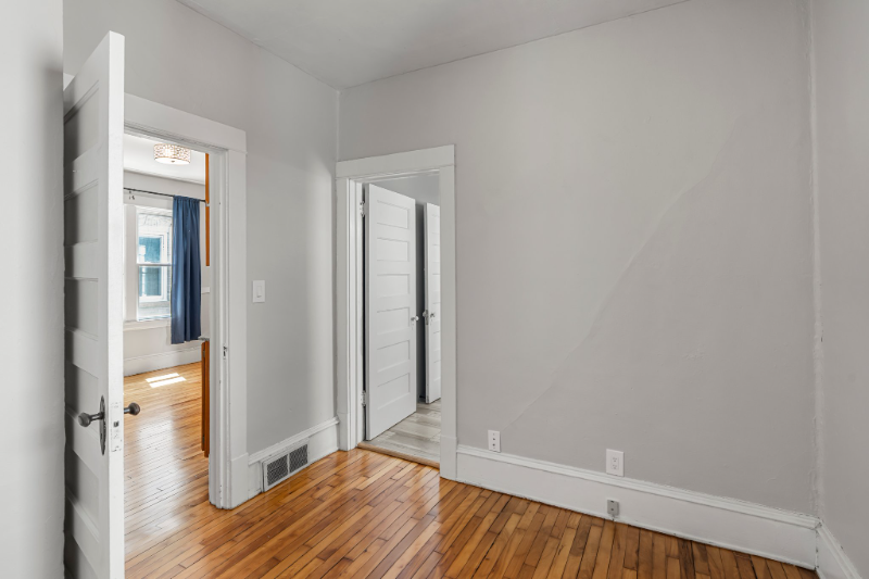 Building Photo - 1123 5th St NE