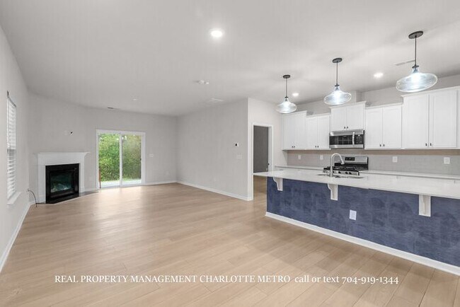 Building Photo - Stunning 4-BR Home on Wooded Cul-De-Sac Lot in Brightwater – Minutes from Rivergate!