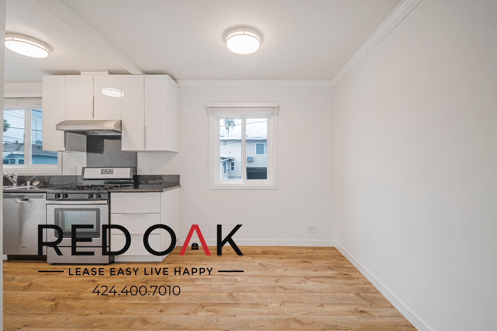 Building Photo - 14041 Moorpark St