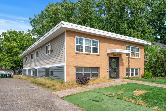 Building Photo - Spacious 1BR/1Bath apartment available Now!