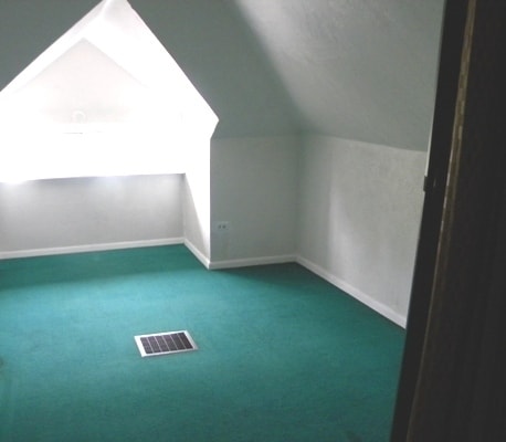 Building Photo - Adorable home with nice amenities!  yard, carport, Walk to shops & Bus!