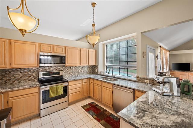 Building Photo - 4137 Mapleridge Dr