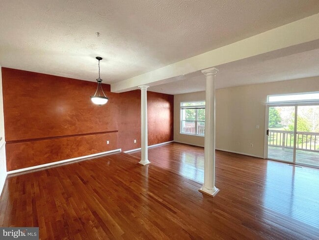 Building Photo - 48344 Long Ln
